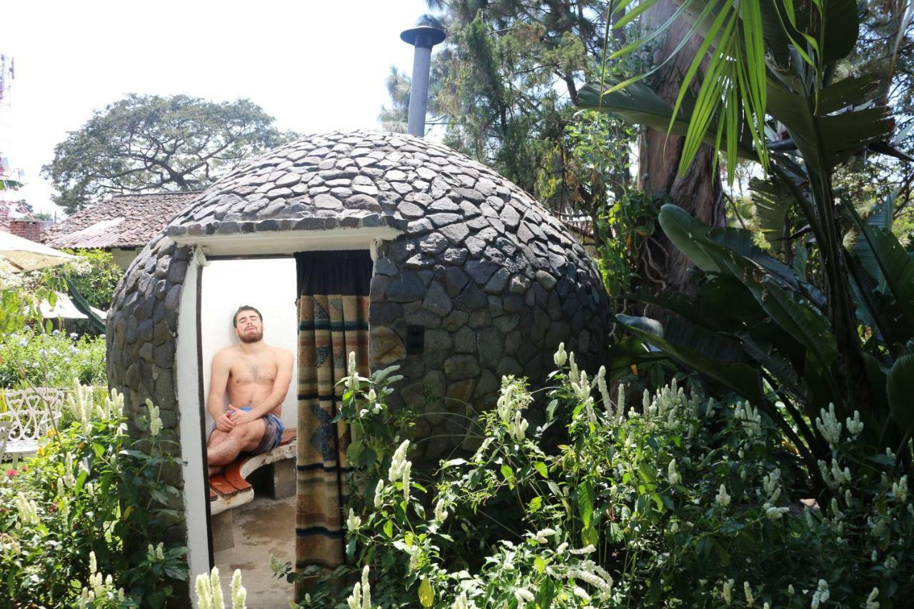 Regis Hotel Spa Panajachel Exteriör bild