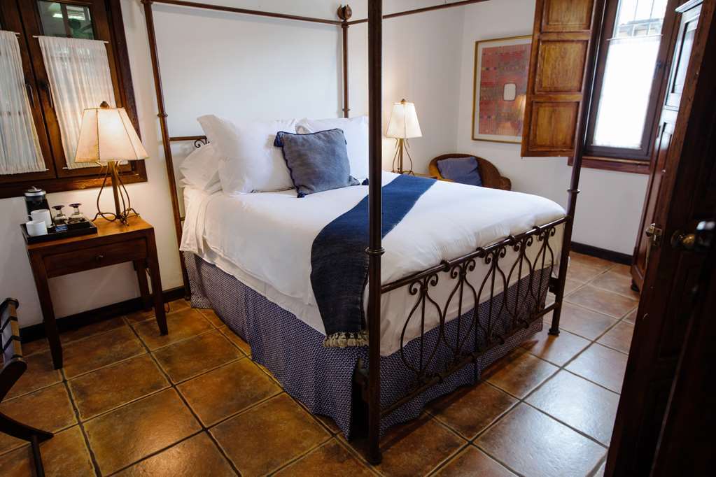 Regis Hotel Spa Panajachel Rum bild